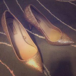 Super Cute Gold Heels 👠