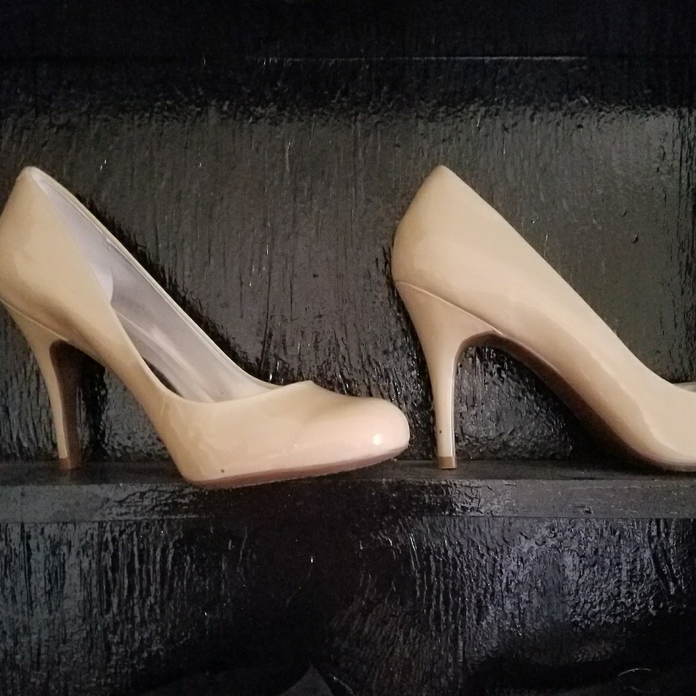 Jessica simpson Patent leather nude pump