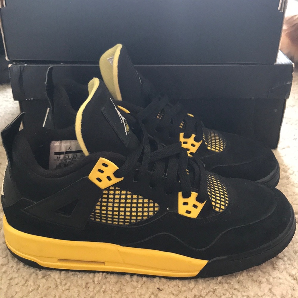 Retro Jordan 4s ❤️ size 6Y