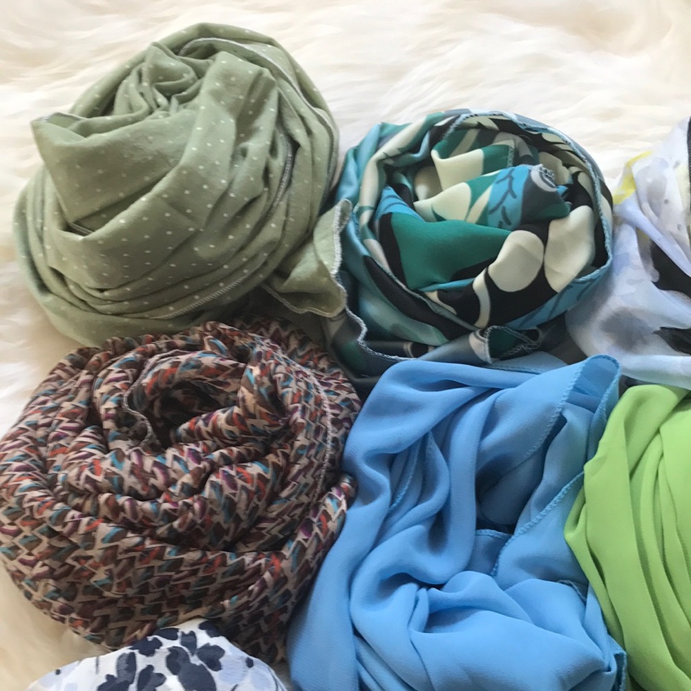 Scarf bundle: Silk, chiffon, and cotton - Picture 8 of 15