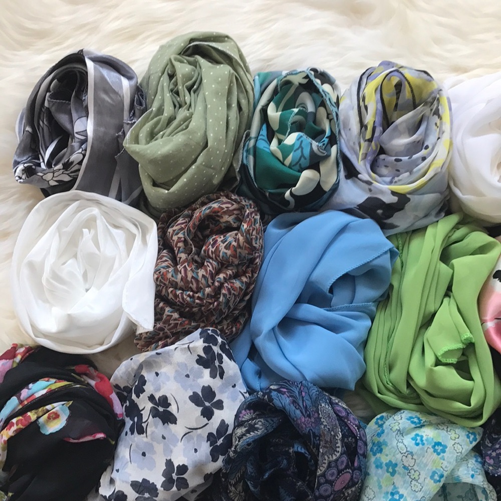 Scarf bundle: Silk, chiffon, and cotton - Picture 3 of 15