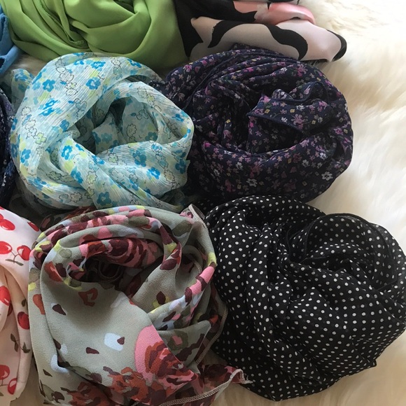Scarf bundle: Silk, chiffon, and cotton - Picture 7 of 15