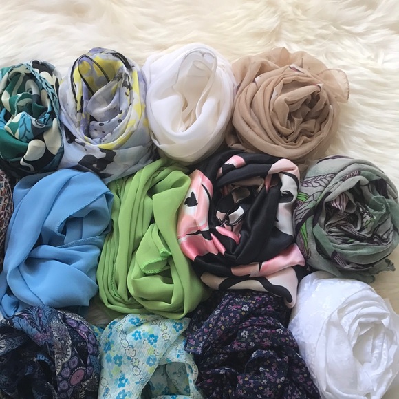 Scarf bundle: Silk, chiffon, and cotton - Picture 4 of 15