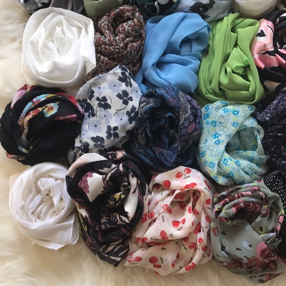 Scarf bundle: Silk, chiffon, and cotton - Picture 5 of 15