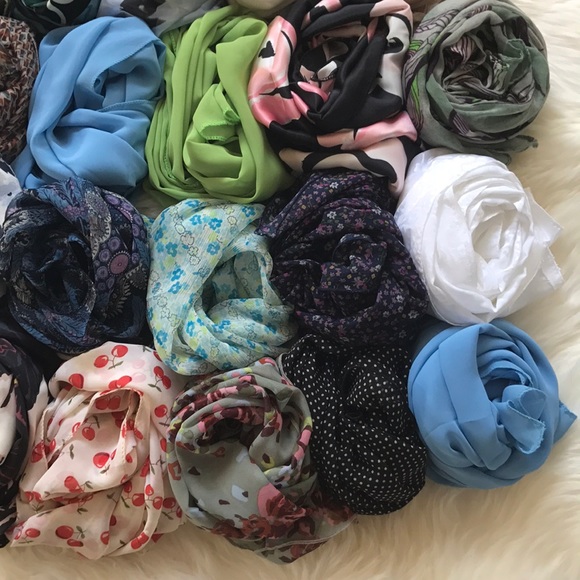 Scarf bundle: Silk, chiffon, and cotton - Picture 2 of 15