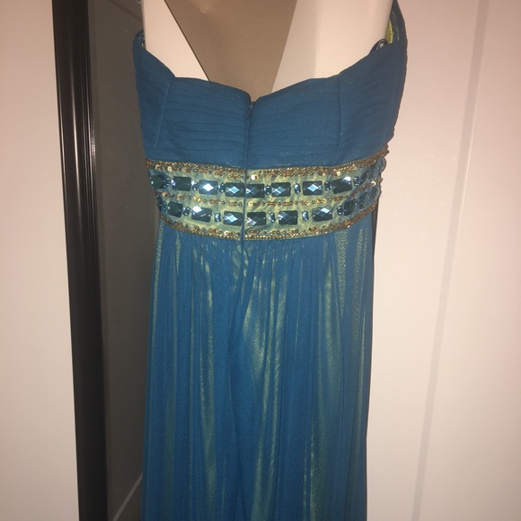 Cache Prom Dress - Picture 2 of 5