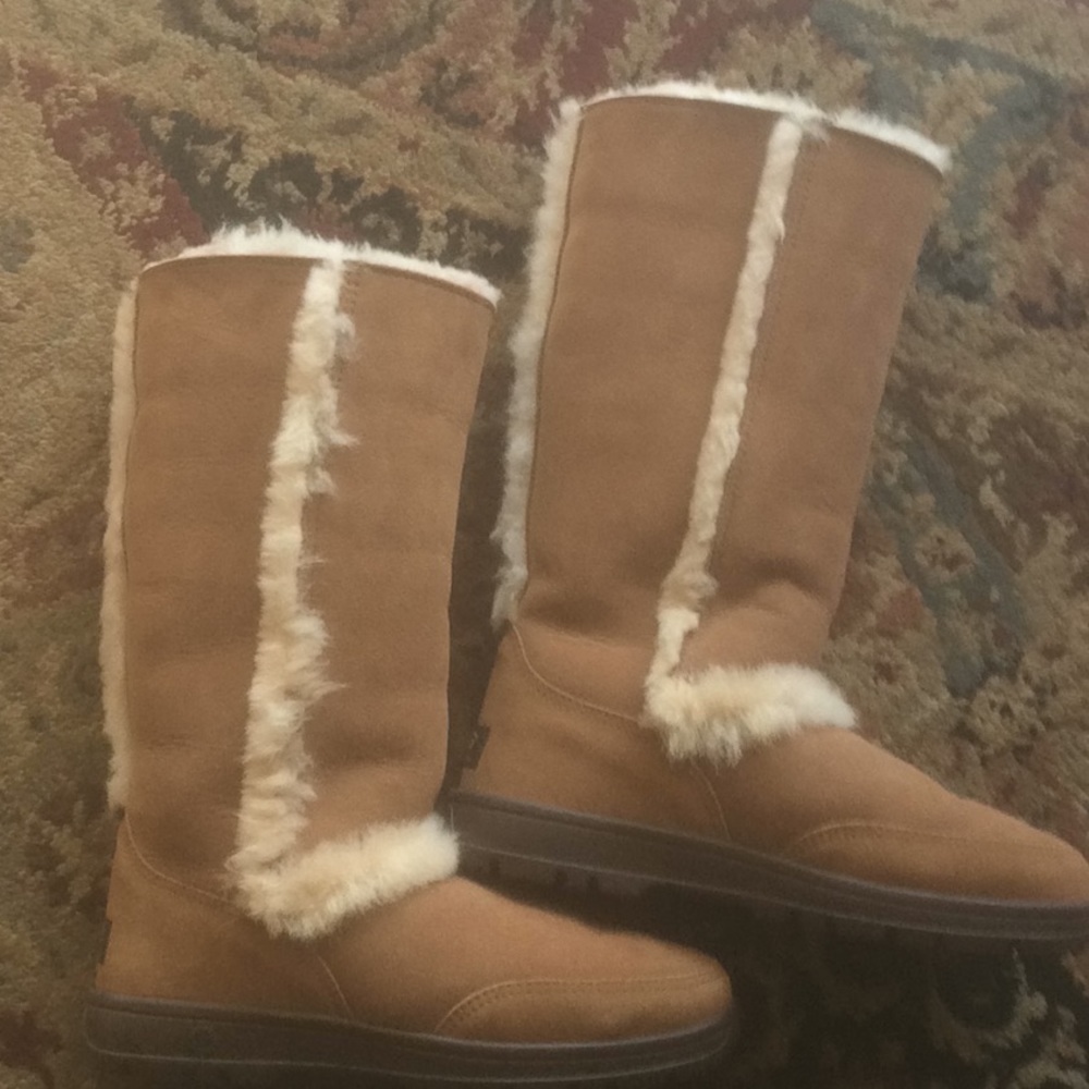 UGG 5325 Leather Sheepskin Boots Sz 9