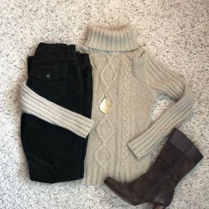 Banana Republic Oatmeal colored sweater - EUC