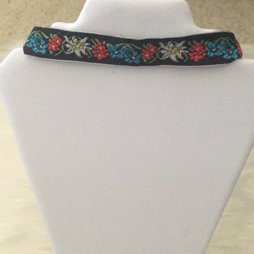 Forever 21 Black Embroidered Choker