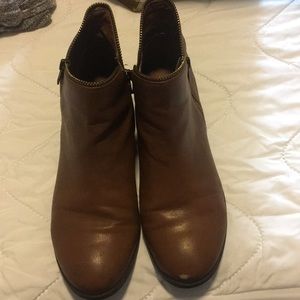 Cute brown booties perfect for this season!!!