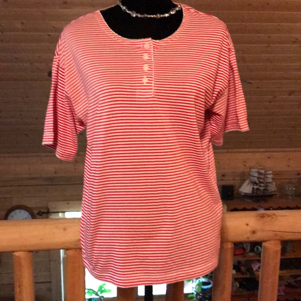 Red and White Top🌹