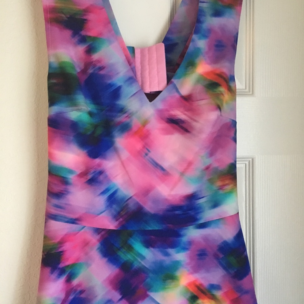 Beautiful Bright Dress with Cutout Back • Size S - Picture 3 of 7