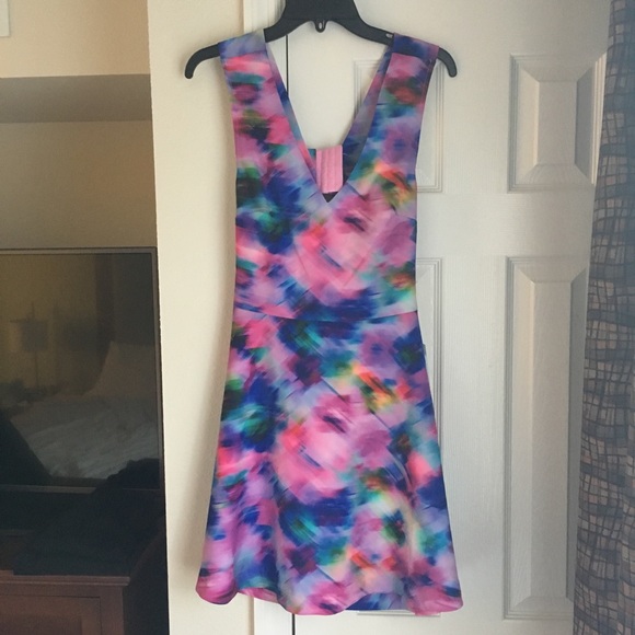 Felicity & Coco Dresses & Skirts - Beautiful Bright Dress with Cutout Back • Size S