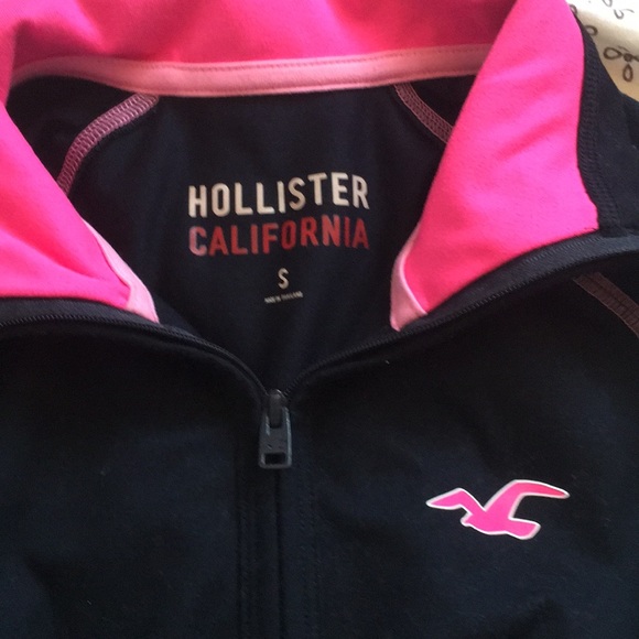 Hollister - Picture 3 of 3