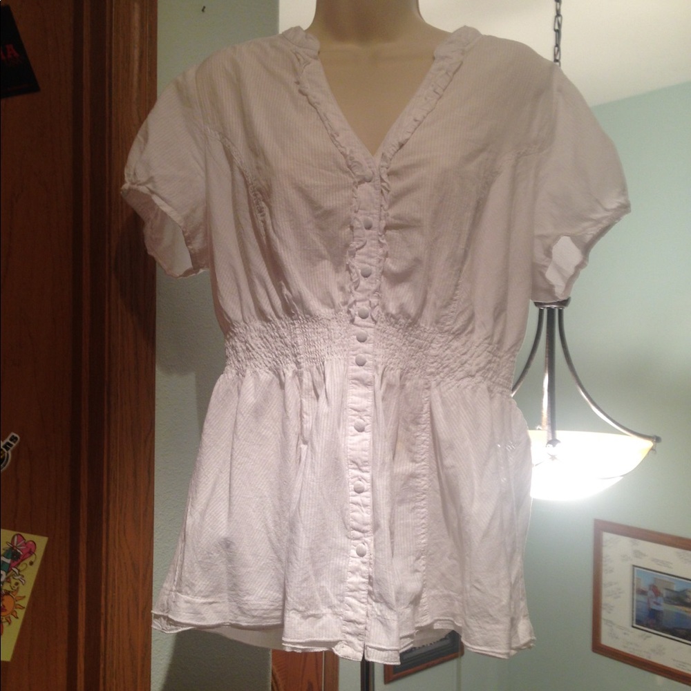 White short sleeve top