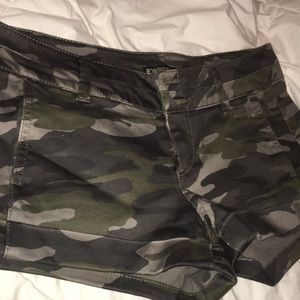 camo shorts!