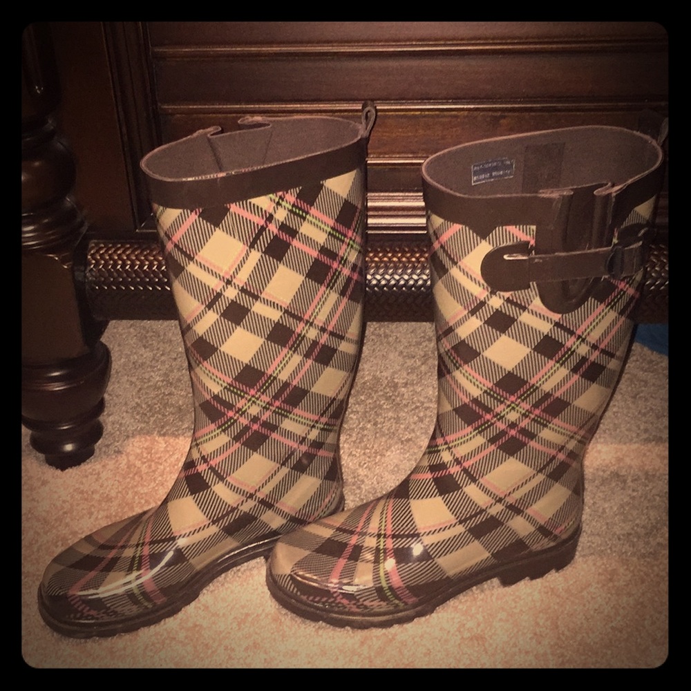 Brown and Pink Rainboots!