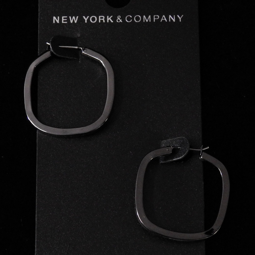 NWT gun metal pin catch hoop earring NYCOE36 - Picture 3 of 5