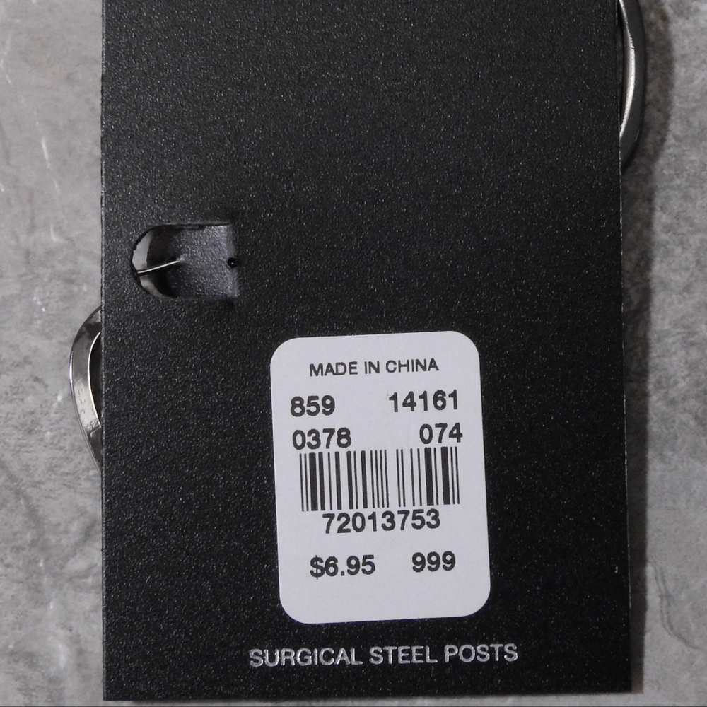 NWT gun metal pin catch hoop earring NYCOE36 - Picture 2 of 5