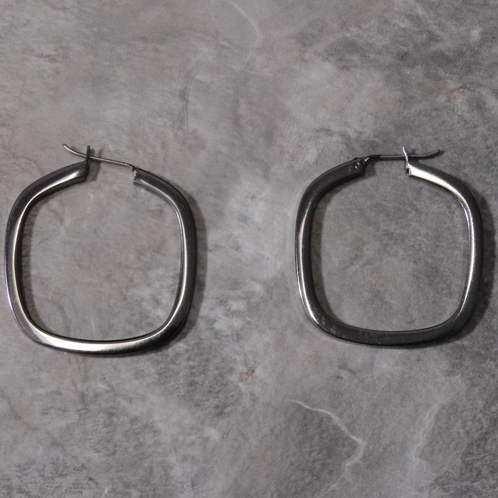 NWT gun metal pin catch hoop earring NYCOE36 - Picture 4 of 5