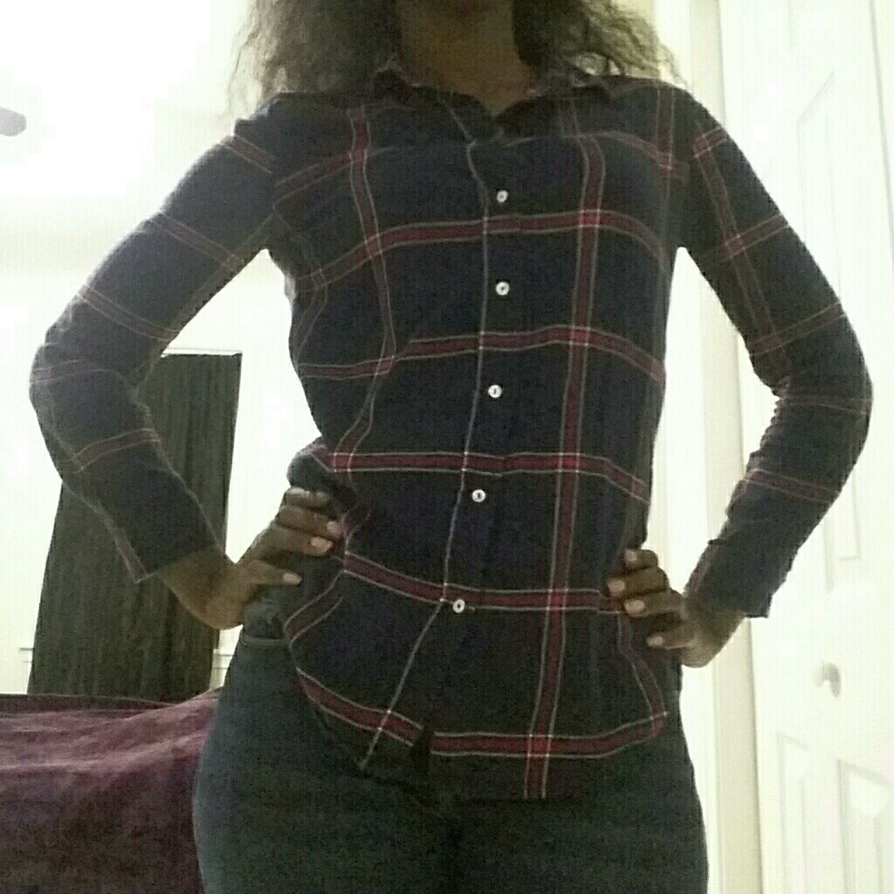 DONATING SOON Plaid Navy H&M longsleeved button up blouse