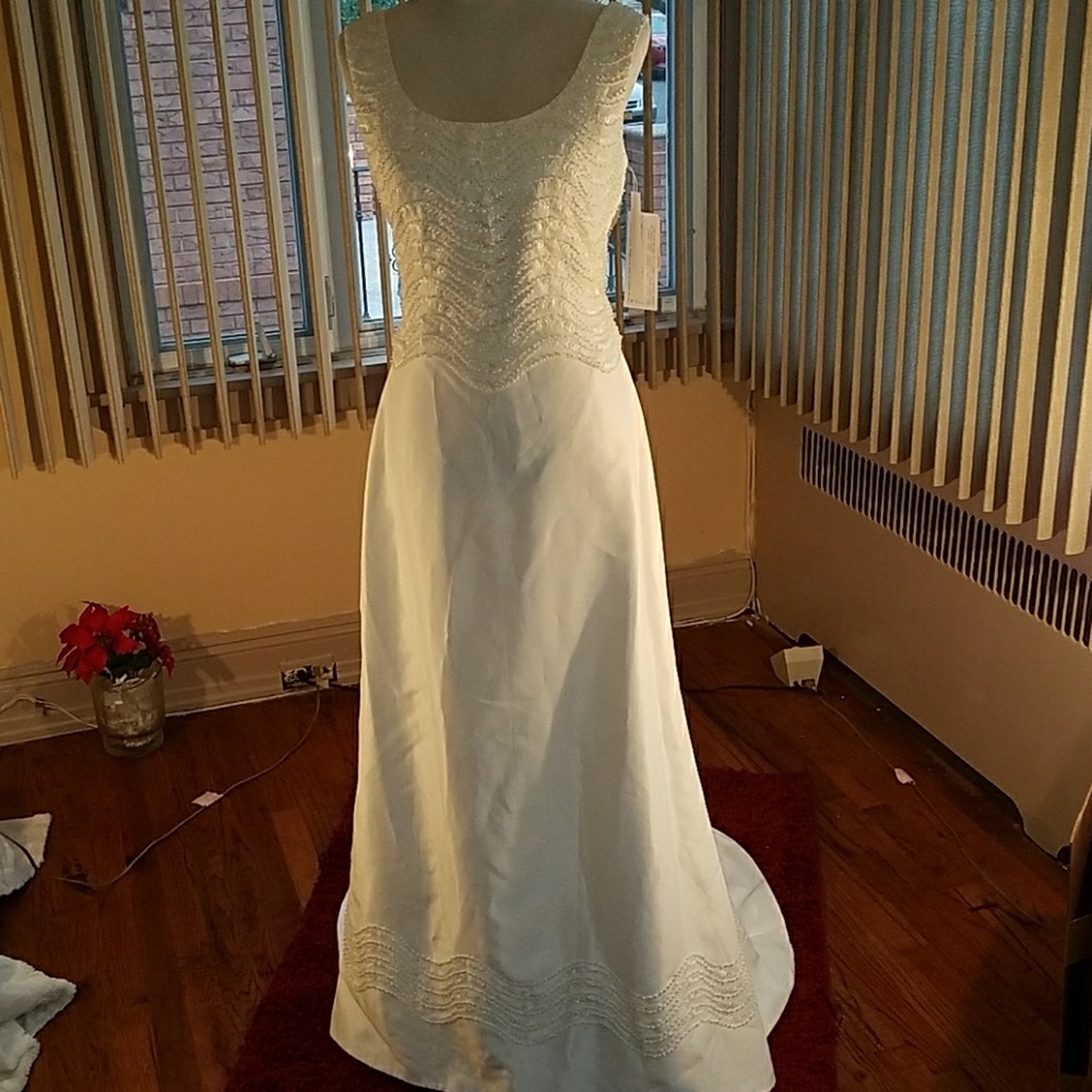 Brand New Oleg Cassini Ivory Wedding Dress w/Shawl