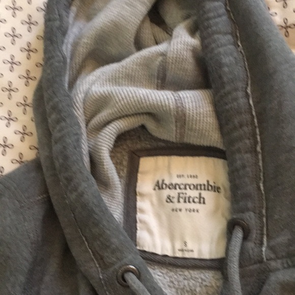 abercrombie and fitch - Picture 3 of 3
