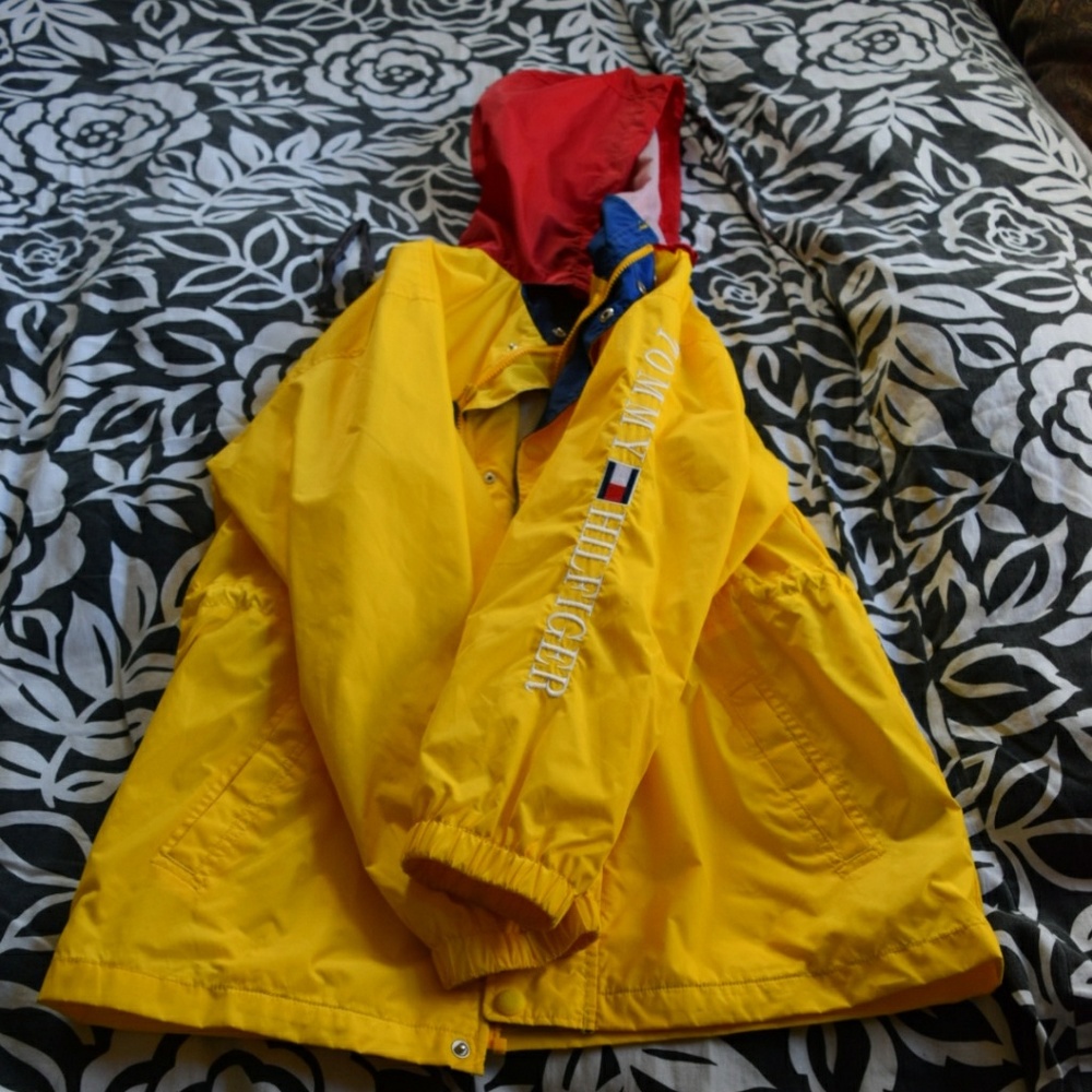 TOMMY HILFIGER RAIN JACKET