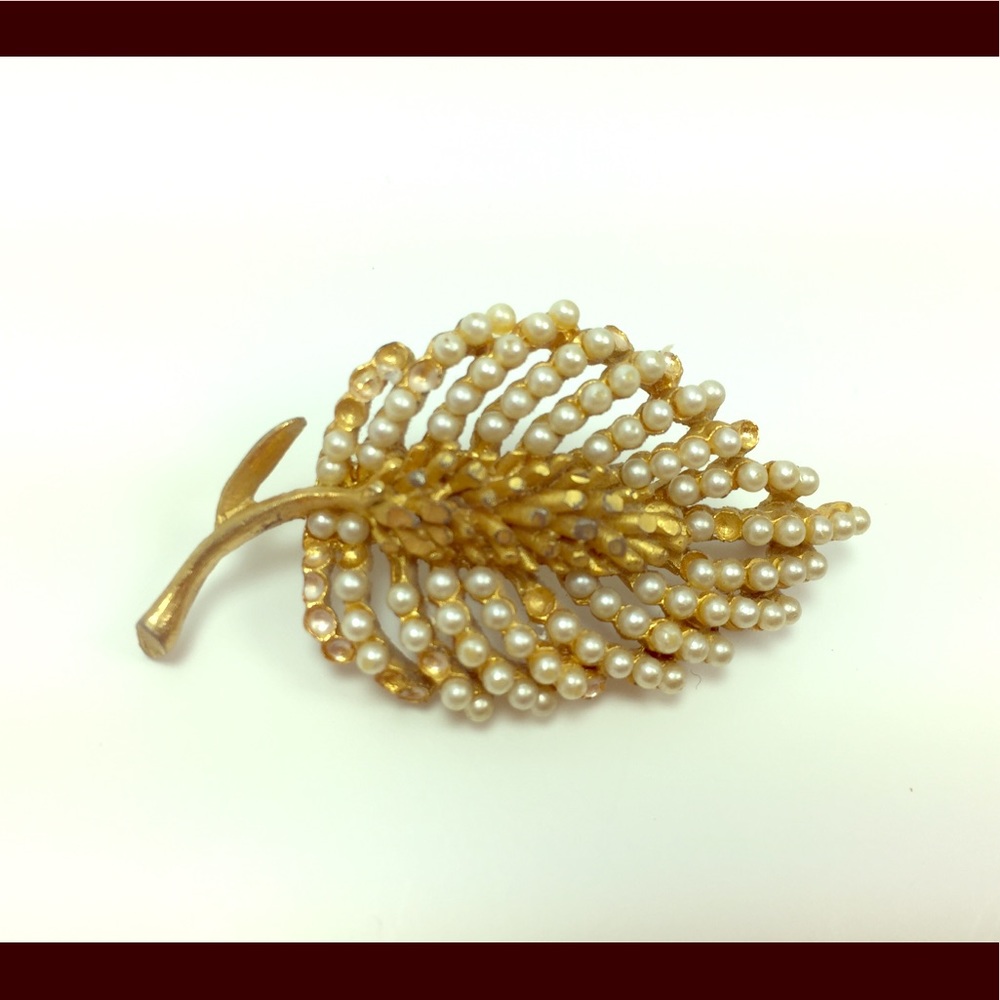 Pearl brooch