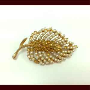 Pearl brooch