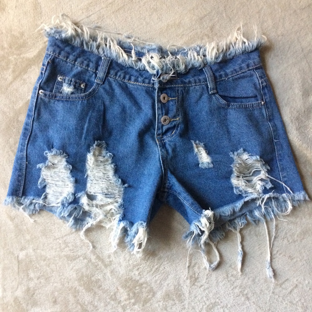 Distressed vintage high waisted shorts 🌸✨