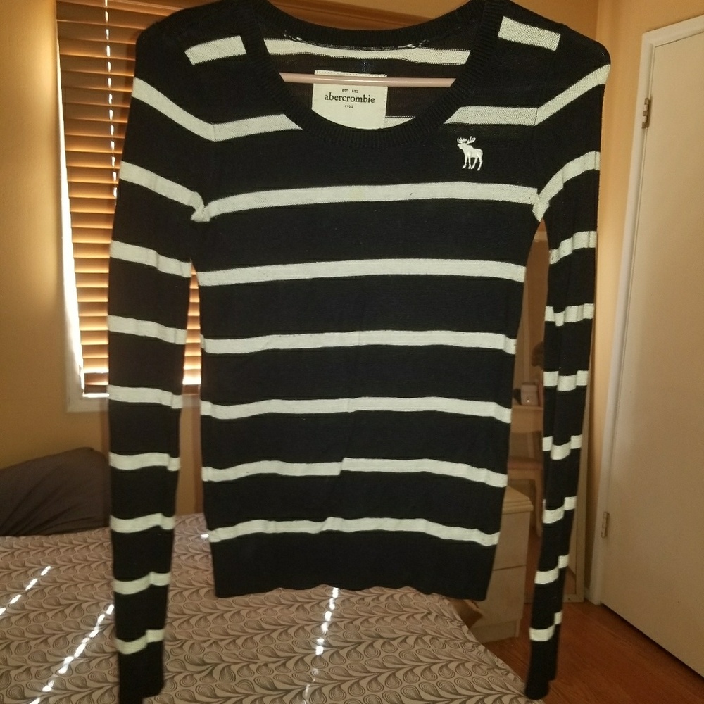Abercrombie and kids light sweater large. Like new