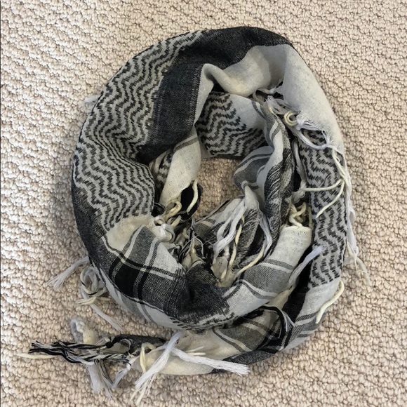 Linen Scarf - Picture 2 of 2