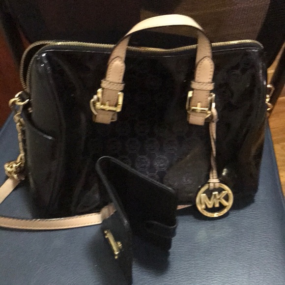 🚫SOLD🚫 👜 Michael KORS 👜 hand bag or wallet - Picture 2 of 3