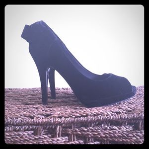 NWT Zara black velvet peep toe pumps in size 8.
