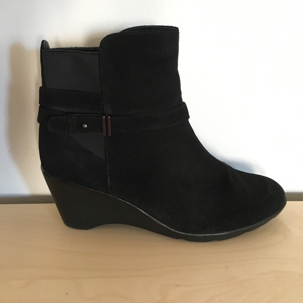 Blondo Lacey Waterproof Suede Booties