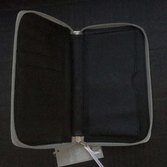 Holographic wristlet - Picture 6 of 6