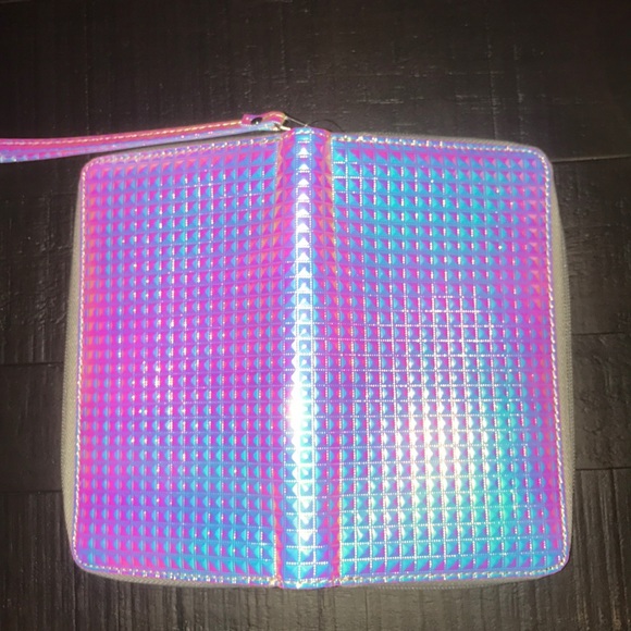 Holographic wristlet - Picture 2 of 6
