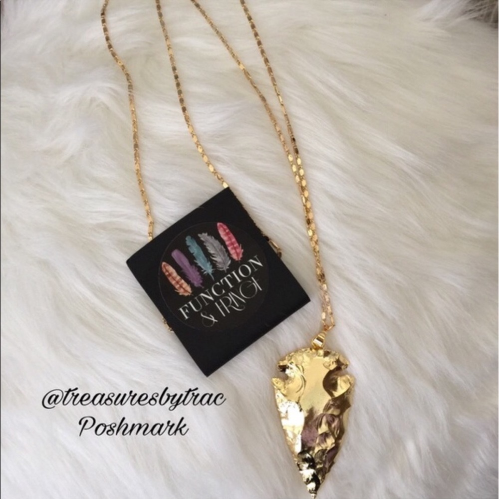 Large 18K Gold Platted Arrow Necklace 30" Chain - Picture 4 of 5