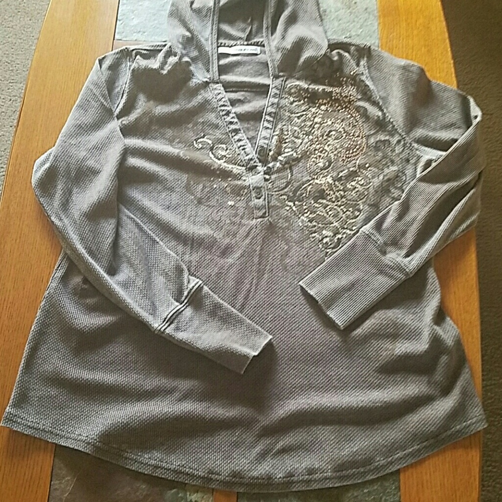 Maurices shirt