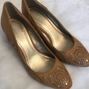 Kenneth Cole Beige Wedges