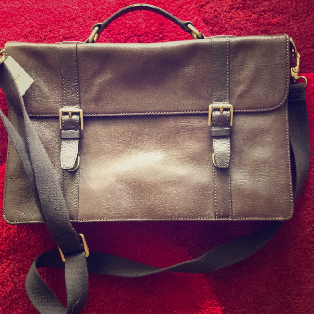 Brand new fossil briefcase- never used!
