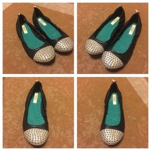 **Vera Wang**Flat Shoes with Silver Studs