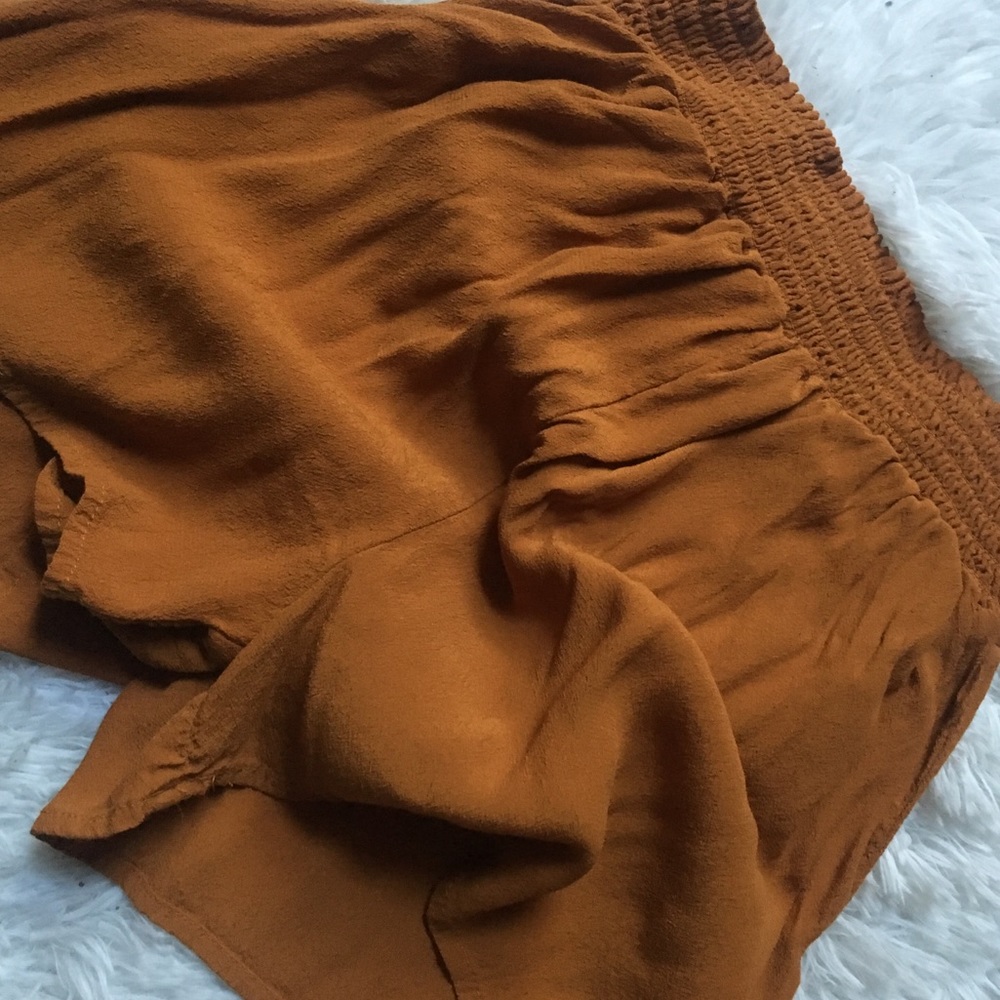 ✨STRETCHY FLOWY RUST SHORTS✨