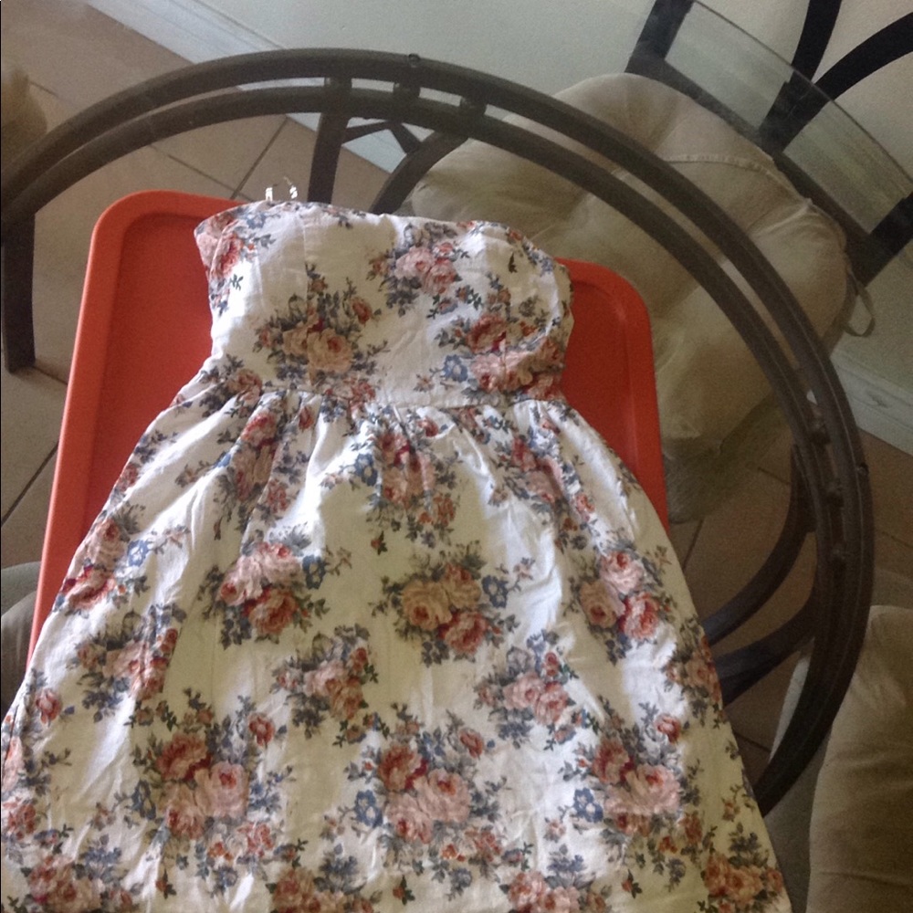 Floral strapless dress