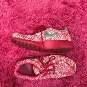 Hot pink Roshe Runs Nike