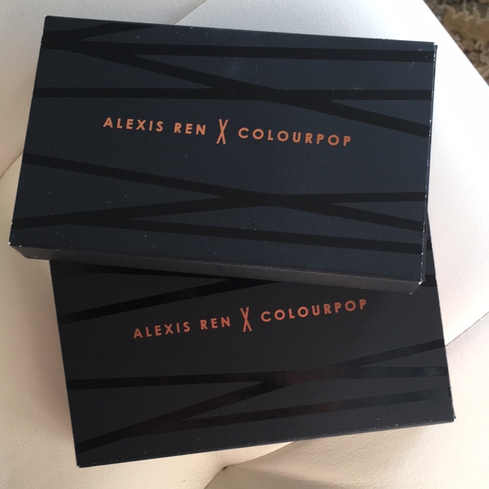 Alexis Ren x ColourPop Topaz highlighter bronzer