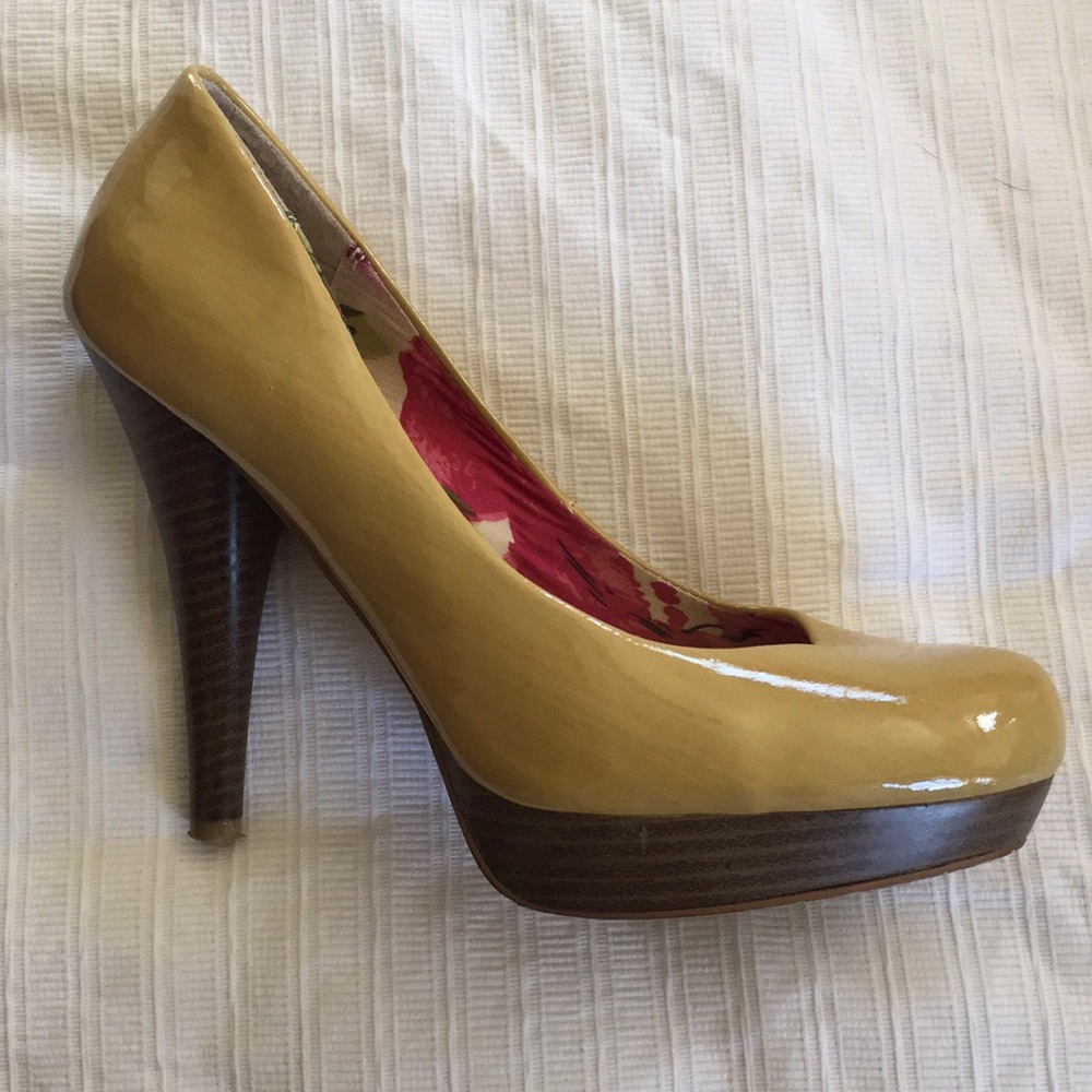 Cream pumps size 8.5