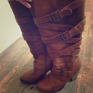 Women’s boots size 8