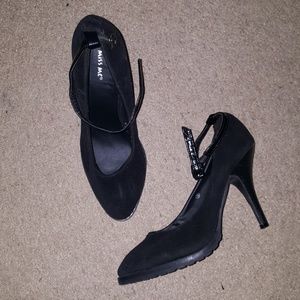 Size 9, sexy pumps